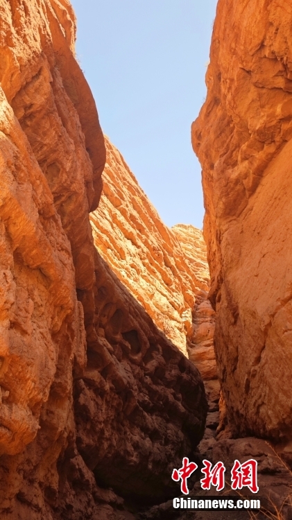 甘肃张掖:平山湖大峡谷群峰耸立 红色砂砾岩层层次清晰  第9张 甘肃张掖:平山湖大峡谷群峰耸立 红色砂砾岩层层次清晰  第9张