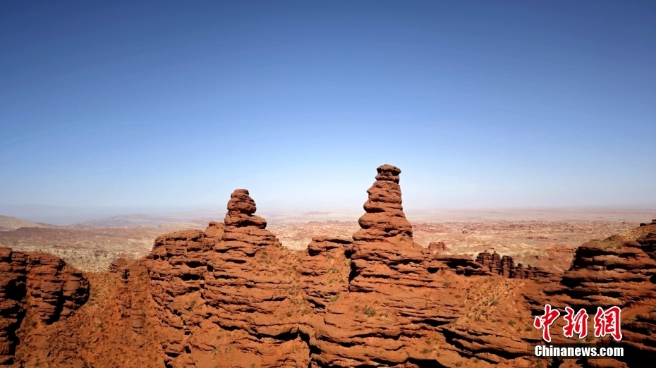 甘肃张掖：平山湖大峡谷群峰耸立 红色砂砾岩层层次清晰  第10张