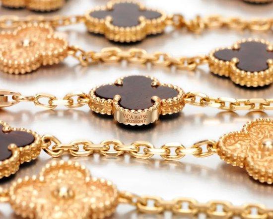 梵克雅宝全球涨价，为什么大家通宵排队买？  第29张