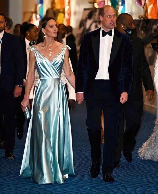 梵克雅宝全球涨价，为什么大家通宵排队买？  第46张