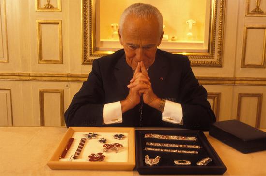 梵克雅宝全球涨价，为什么大家通宵排队买？  第38张