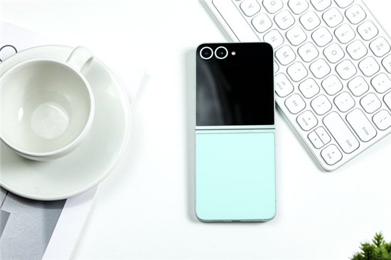 首款骁龙8 Gen3小折叠 三星Galaxy Z Flip6手机评测  第41张