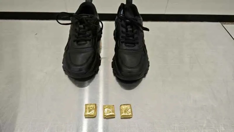 一旅客鞋内藏匿347.5克足金制品 被深圳皇岗海关查获  第3张