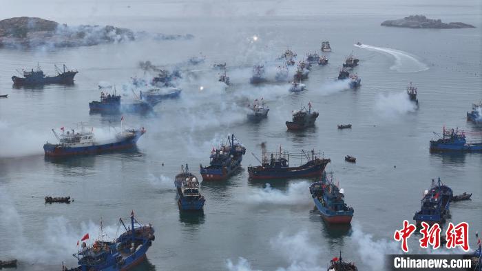 福建南日岛唱响“开海歌	” 争撒开渔“第一网”  第3张