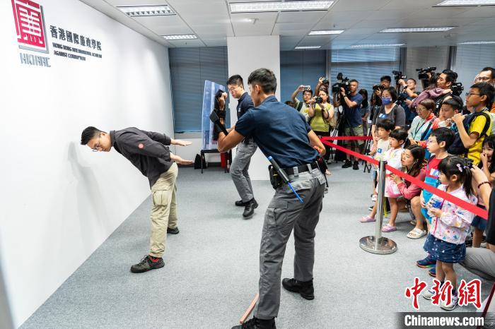 香港特区廉署“开放日	”邀市民了解五十载峥嵘  第8张