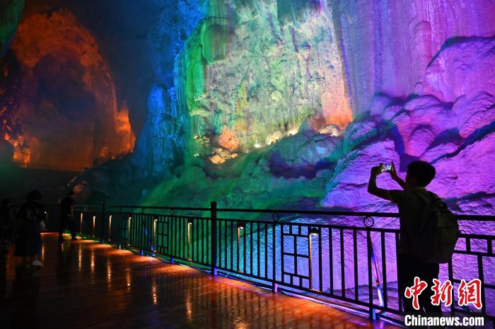 本土乐队以摇滚催热广西“县城游”  第3张