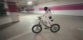 人形机器人灵犀X2将走出实验室,首轮预售推出3个版本