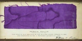 预备！穿上“巴黎紫”的人时髦度遥遥领先