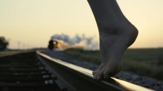 为什么大多数人被困在“不痛不痒”的困境?