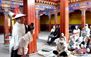 西藏拉萨：古建大院响起国家级非遗“昌鲁”