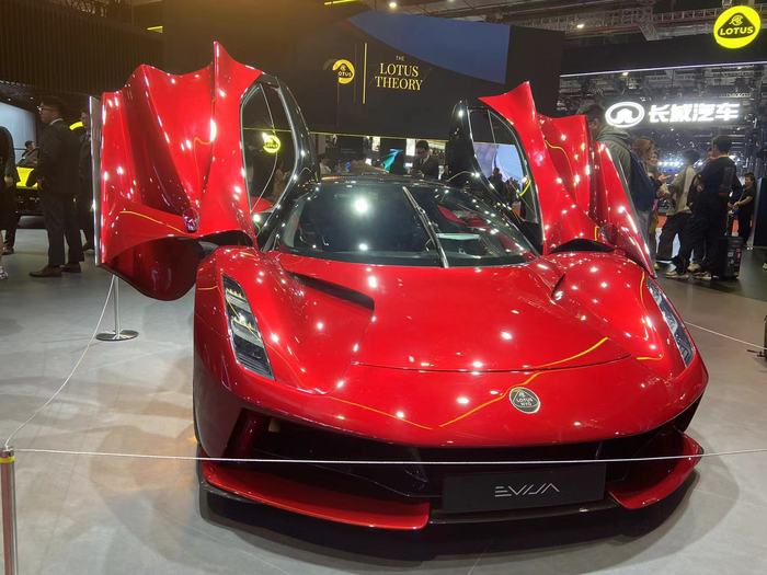 最贵的几款新车都在这里了|2025上海车展  第1张 最贵的几款新车都在这里了|2025上海车展  第1张