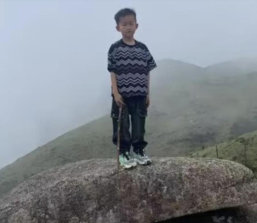 走失已超十天！莆田8岁男童仍无下落，当地：同行男孩已送回家上学	，村委会派人协助搜救  第1张
