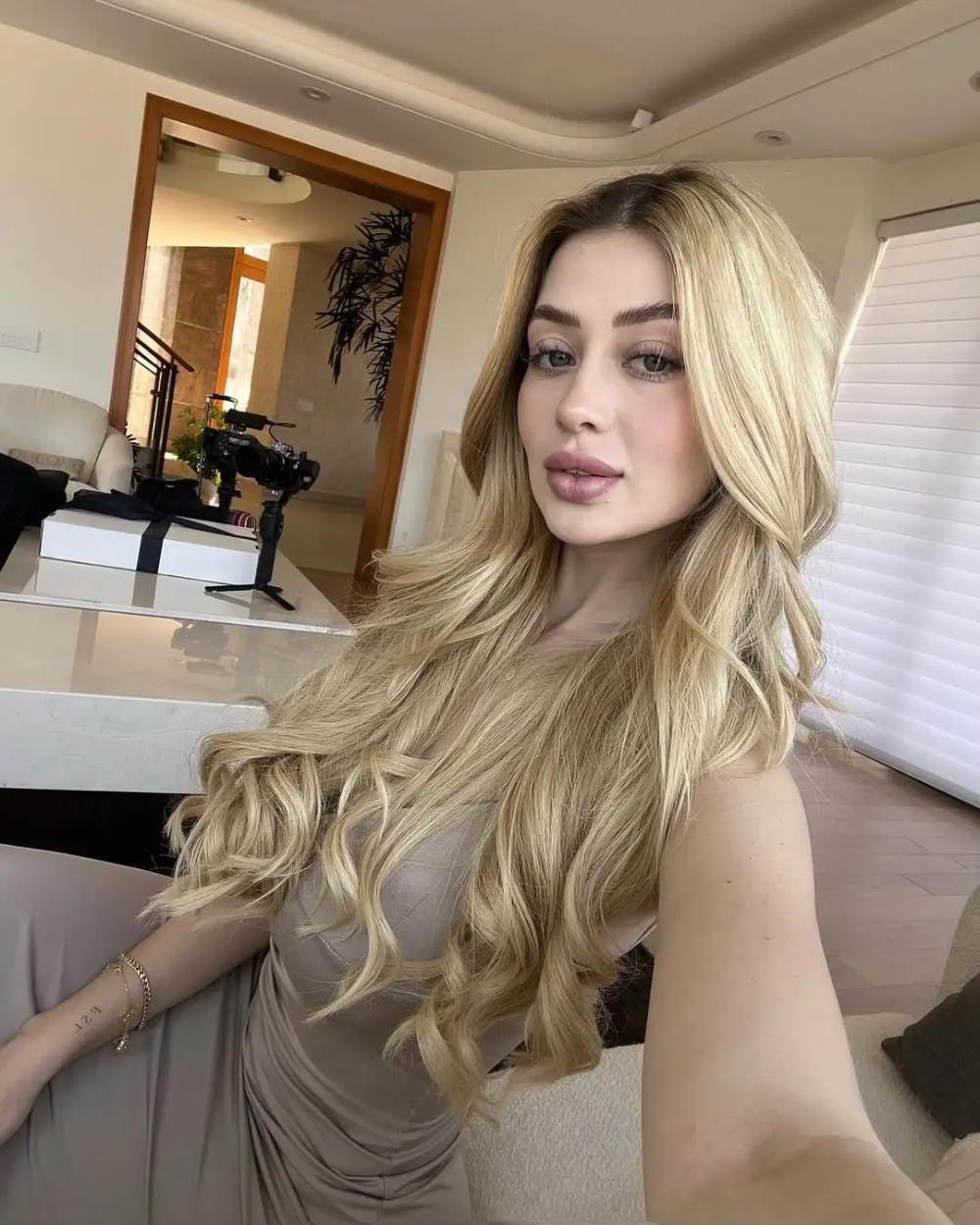 直播收粉丝送的小猪娃娃，墨西哥女网红遭射杀  第2张