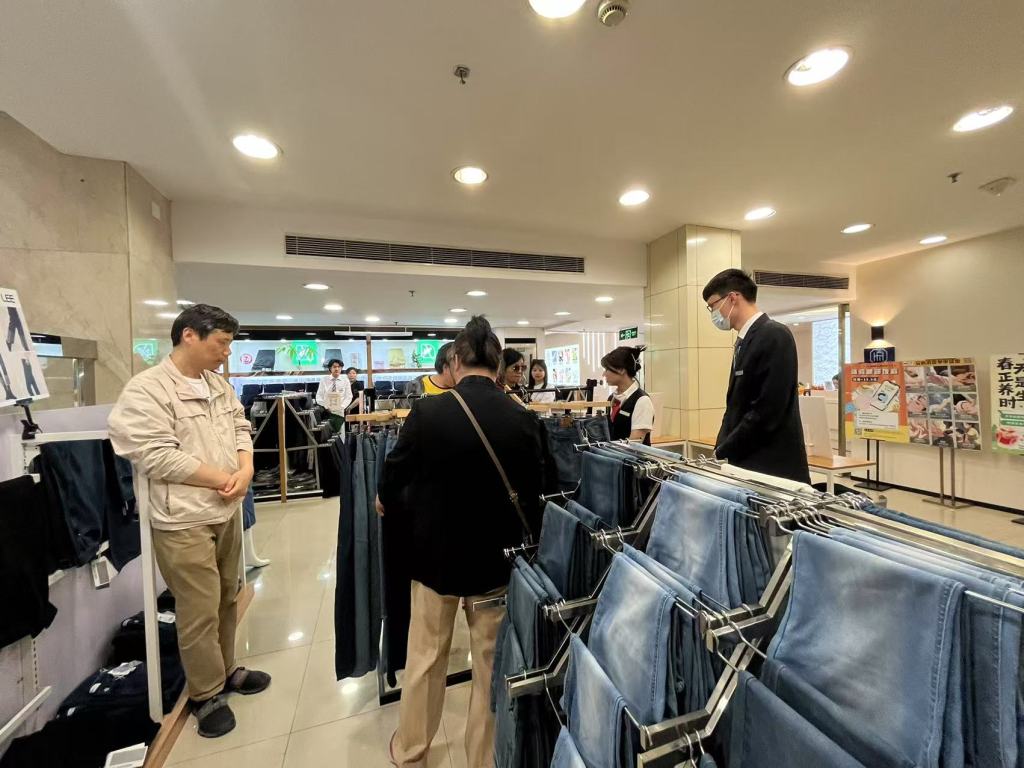 韧性十足的中国外贸企业：“不倒翁”被摁下去	，还会再弹起来  第3张