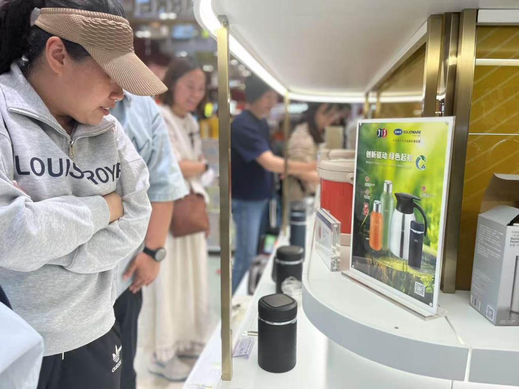 韧性十足的中国外贸企业：“不倒翁”被摁下去，还会再弹起来  第1张