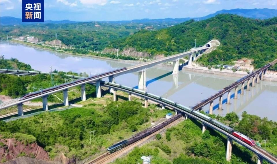 创同期历史新高1至4月全国铁路发送旅客14.6亿人次 第2张 创同期历史新高1至4月全国铁路发送旅客14.6亿人次 第2张