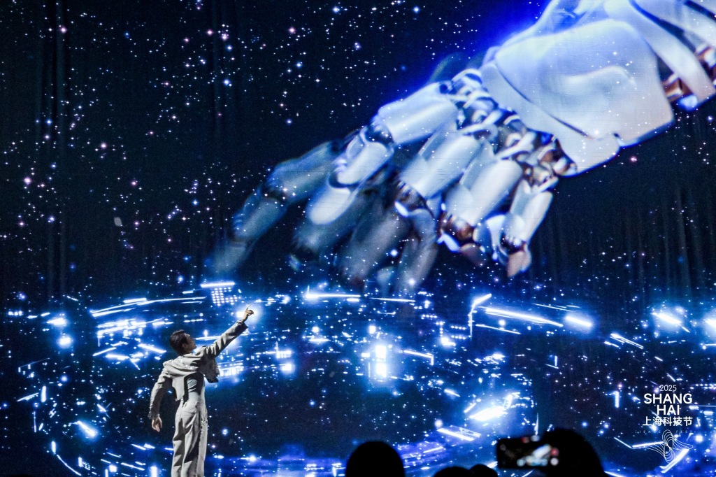 舞者王佳俊谈“与AI共舞	”：像多了一个舞伴，要考虑它的“感受”  第2张